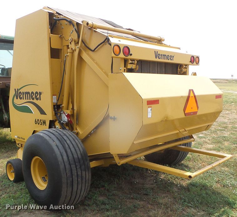 image for item DI5685 Vermeer 605M  round baler