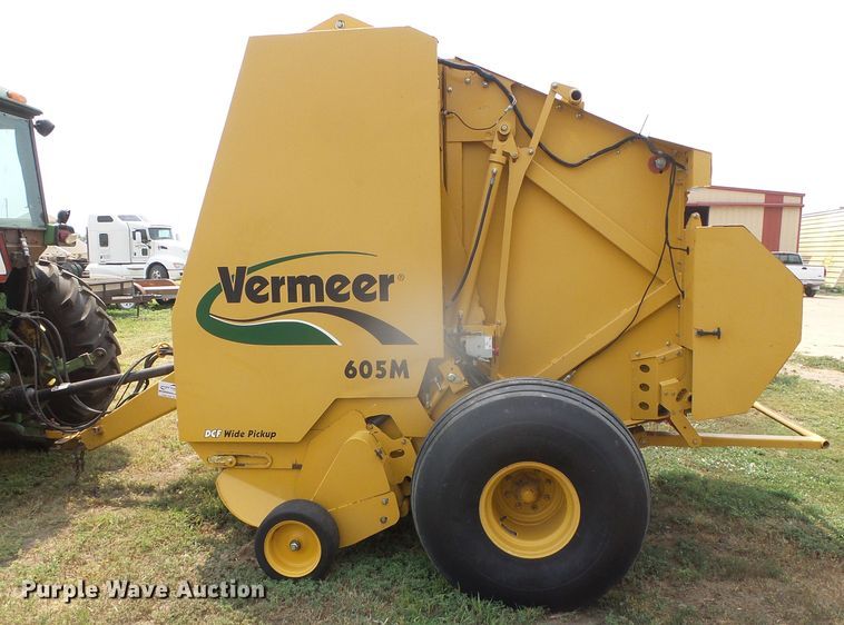 image for item DI5685 Vermeer 605M  round baler