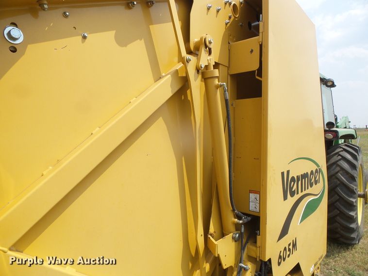image for item DI5685 Vermeer 605M  round baler