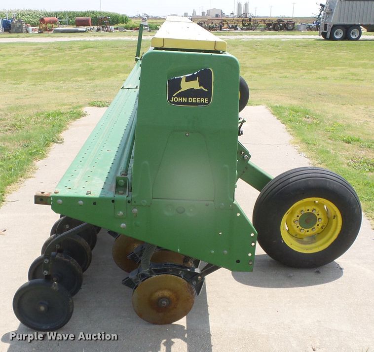 image for item DI5687 John Deere 520  grain drill