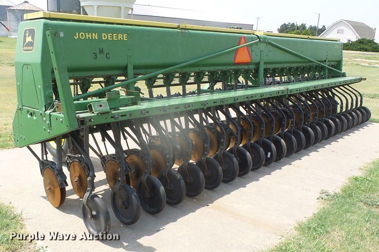image for item DI5687 John Deere 520  grain drill