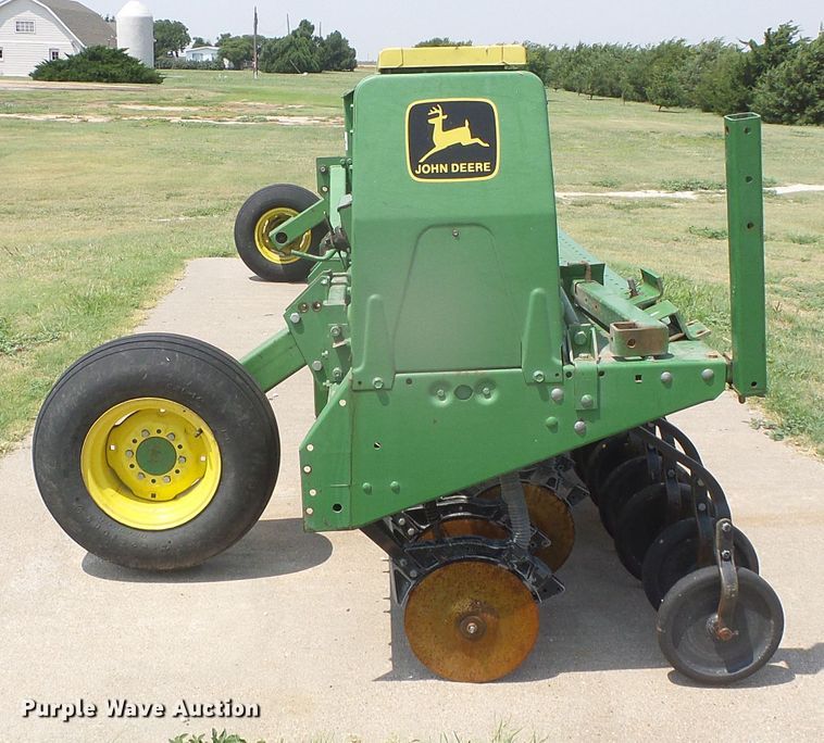 image for item DI5687 John Deere 520  grain drill