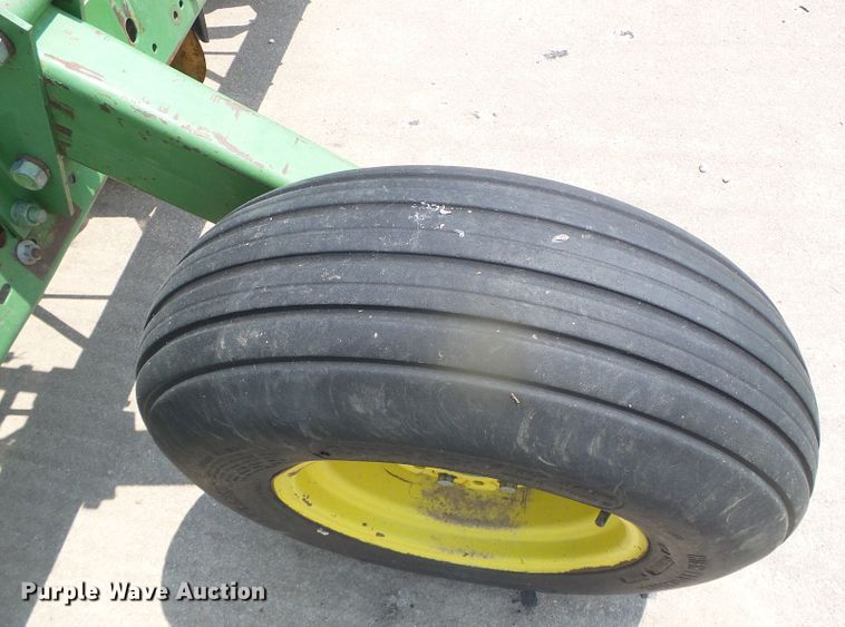 image for item DI5687 John Deere 520  grain drill