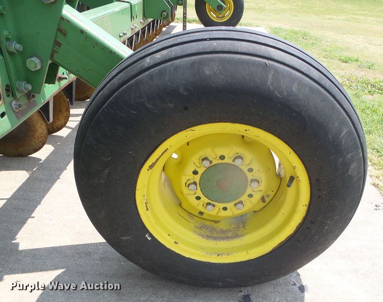 image for item DI5687 John Deere 520  grain drill