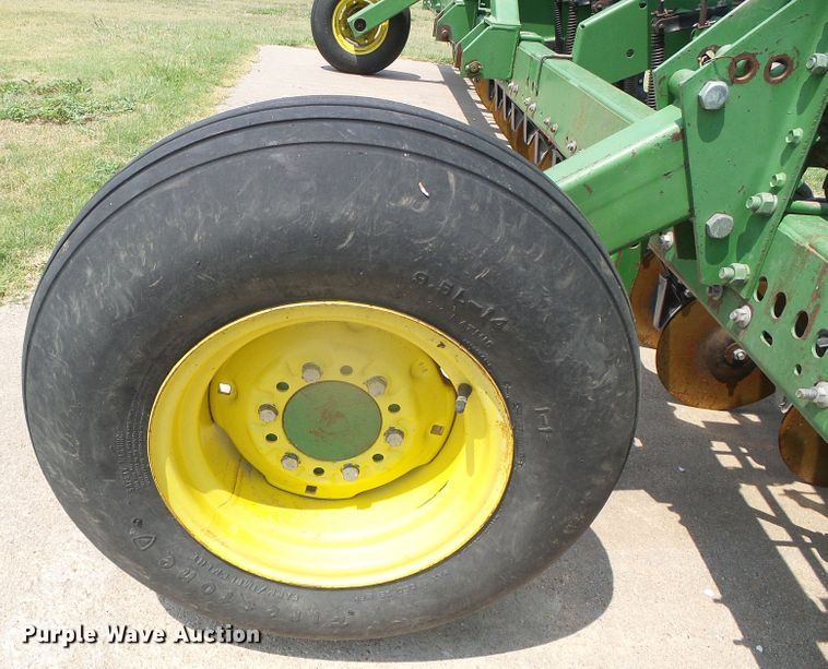 image for item DI5687 John Deere 520  grain drill