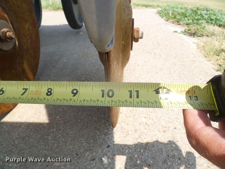 image for item DI5687 John Deere 520  grain drill