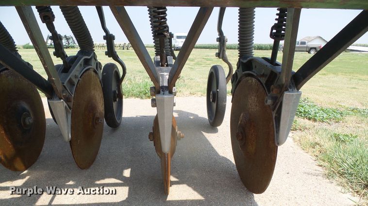image for item DI5687 John Deere 520  grain drill