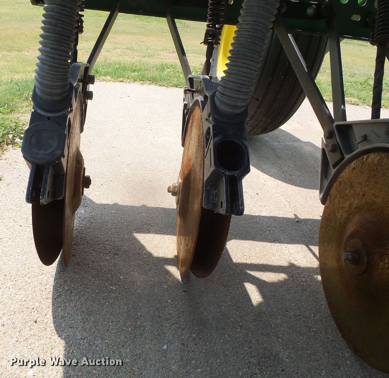 image for item DI5687 John Deere 520  grain drill