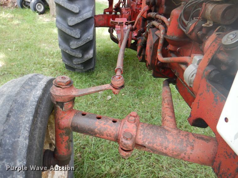 image for item DL0098 International 340 Utility  tractor