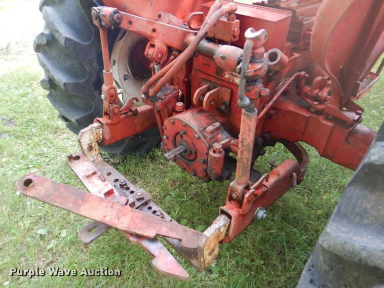 image for item DL0098 International 340 Utility  tractor