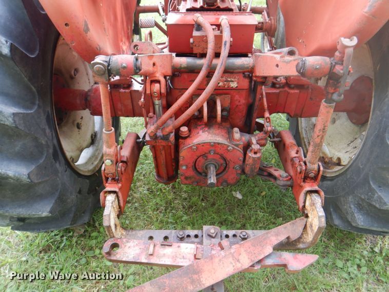 image for item DL0098 International 340 Utility  tractor