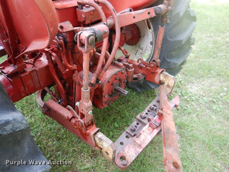 image for item DL0098 International 340 Utility  tractor