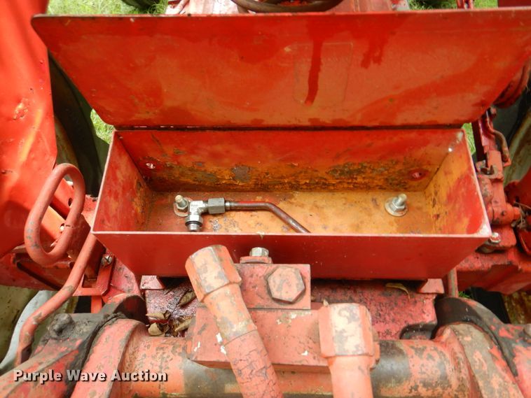 image for item DL0098 International 340 Utility  tractor