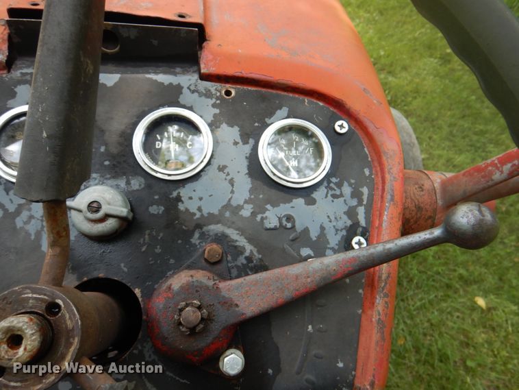 image for item DL0098 International 340 Utility  tractor