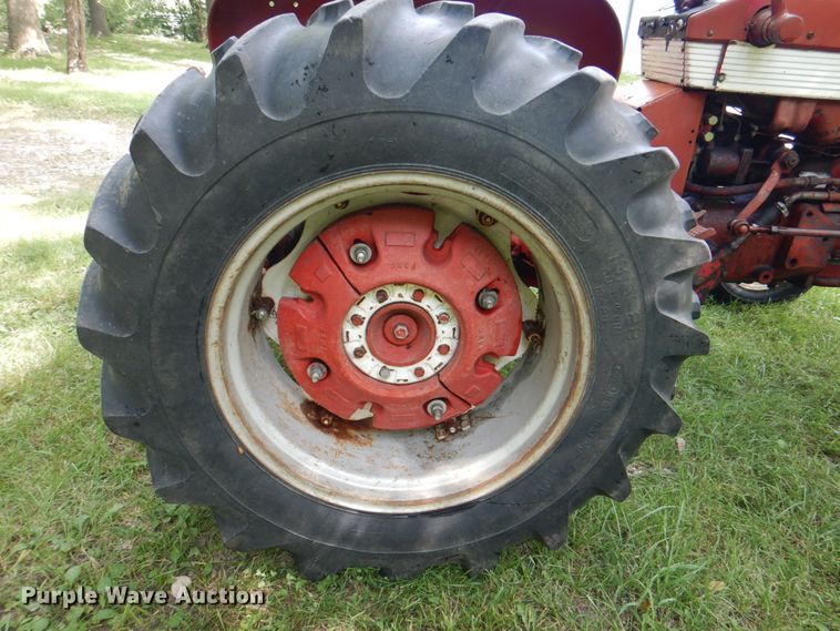 image for item DL0098 International 340 Utility  tractor