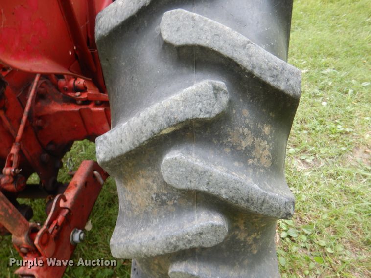 image for item DL0098 International 340 Utility  tractor