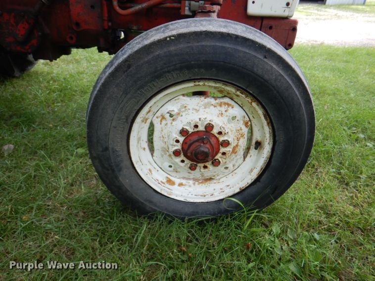 image for item DL0098 International 340 Utility  tractor