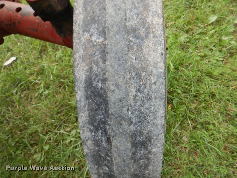 image for item DL0098 International 340 Utility  tractor