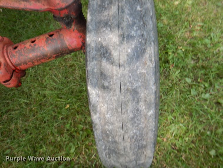 image for item DL0098 International 340 Utility  tractor