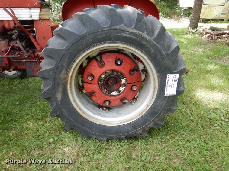 image for item DL0098 International 340 Utility  tractor