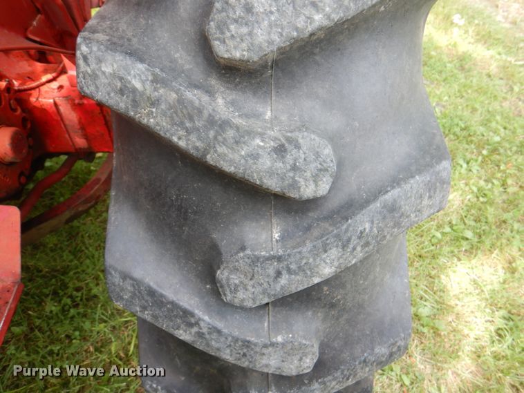 image for item DL0098 International 340 Utility  tractor