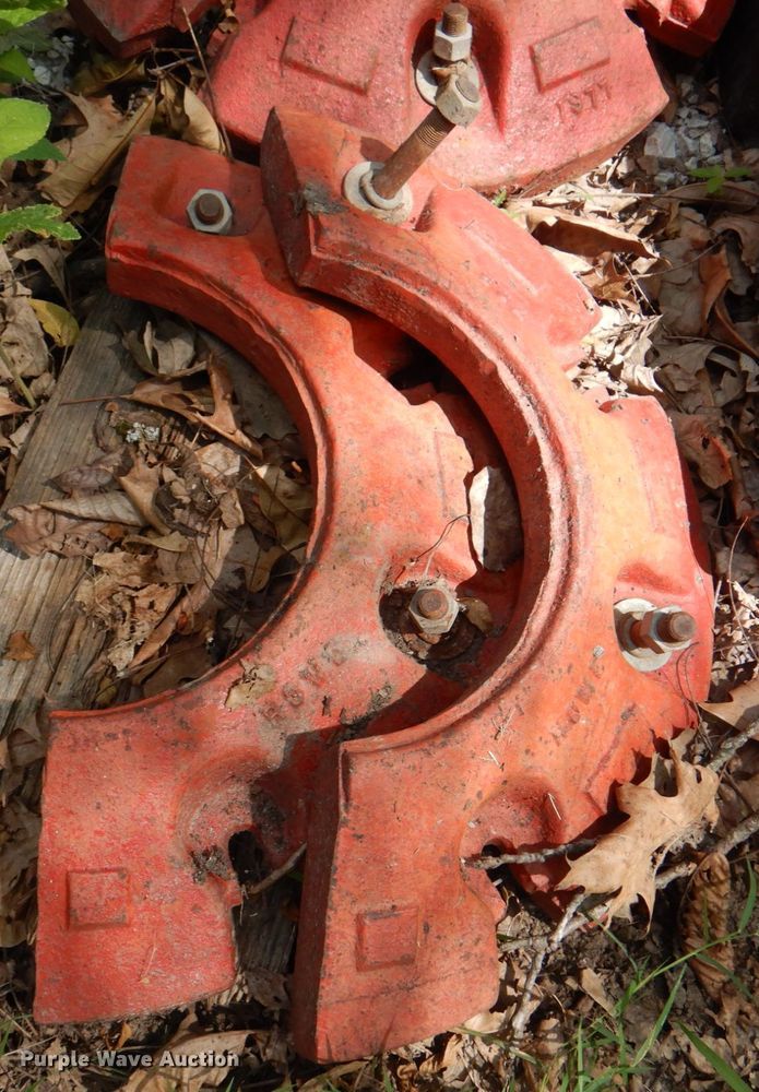 image for item DL0098 International 340 Utility  tractor