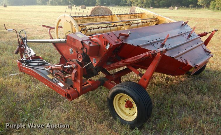 image for item DM0556 1990 New Holland 488  windrower