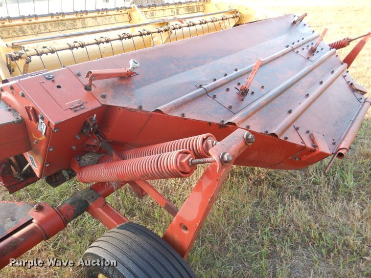 image for item DM0556 1990 New Holland 488  windrower