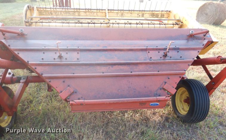 image for item DM0556 1990 New Holland 488  windrower