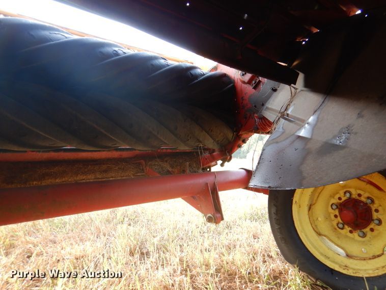 image for item DM0556 1990 New Holland 488  windrower