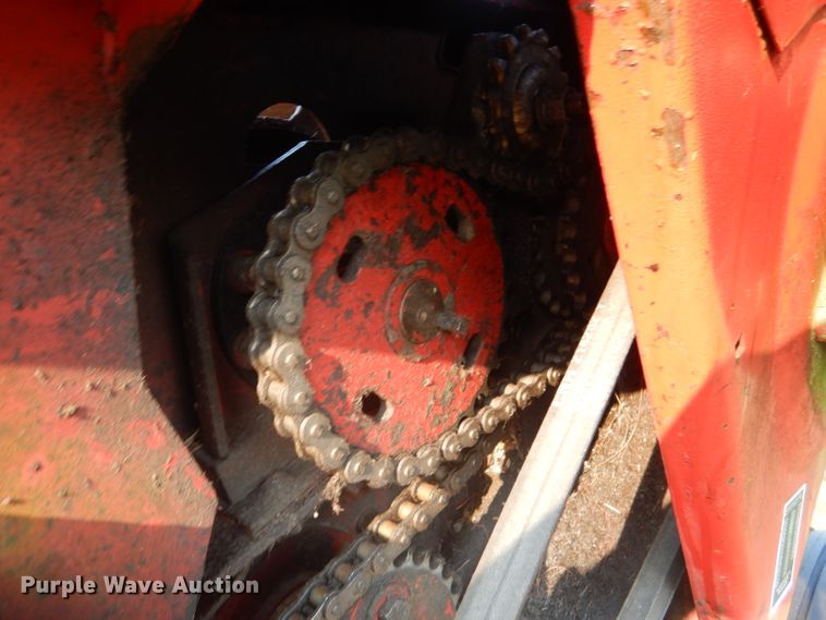 image for item DM0556 1990 New Holland 488  windrower