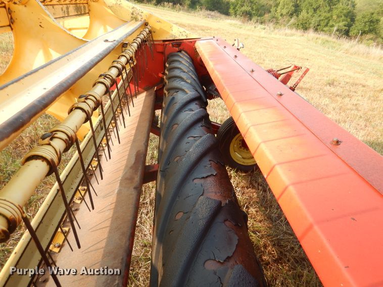 image for item DM0556 1990 New Holland 488  windrower