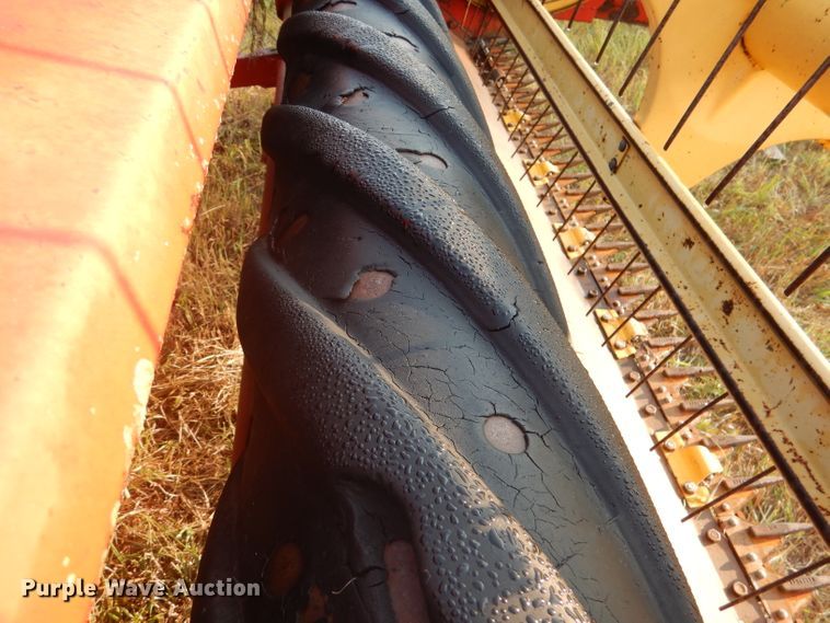 image for item DM0556 1990 New Holland 488  windrower