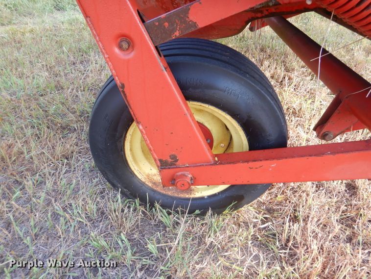 image for item DM0556 1990 New Holland 488  windrower