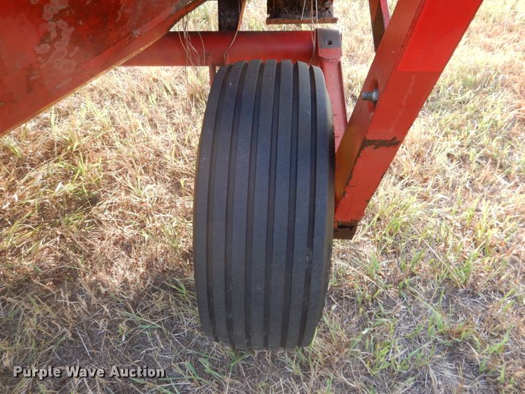 image for item DM0556 1990 New Holland 488  windrower