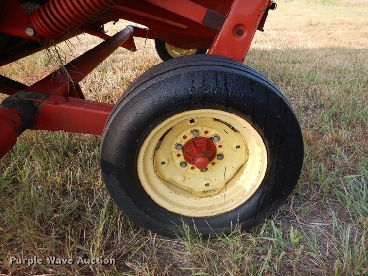 image for item DM0556 1990 New Holland 488  windrower