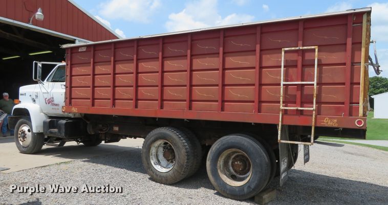image for item DN5951 1984 Chevrolet Kodiak C70  grain truck