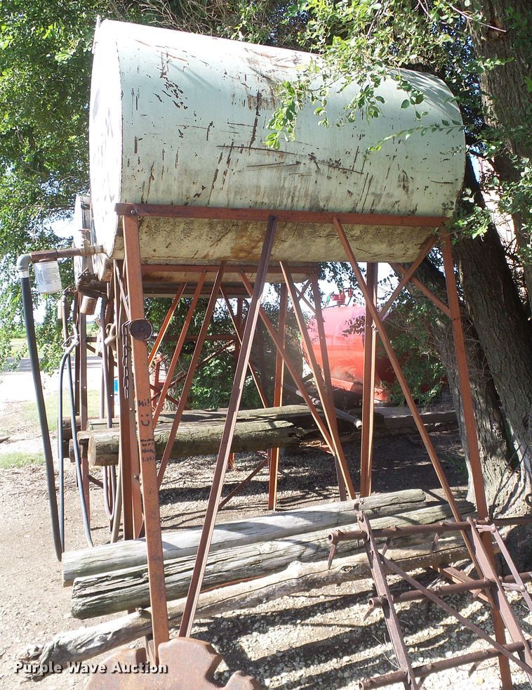 image for item GR9486 (3) fuel tanks