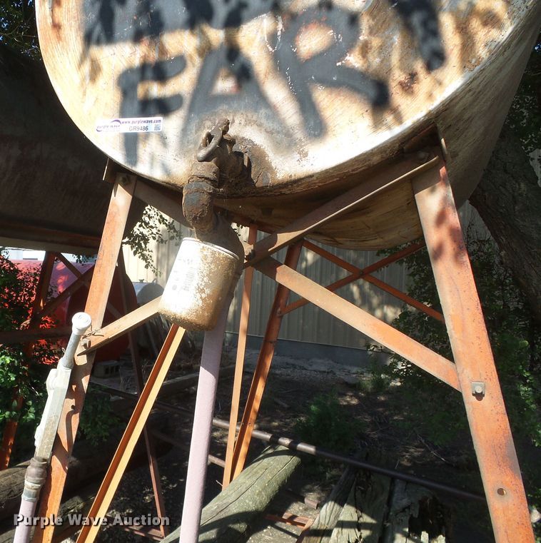 image for item GR9486 (3) fuel tanks