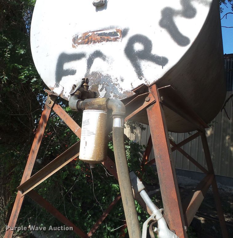 image for item GR9486 (3) fuel tanks