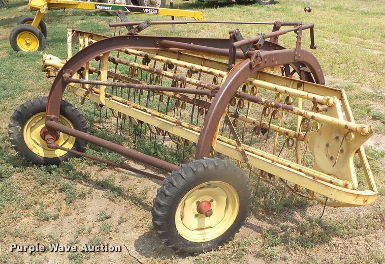 image for item GR9494 New Holland 56  hay rake
