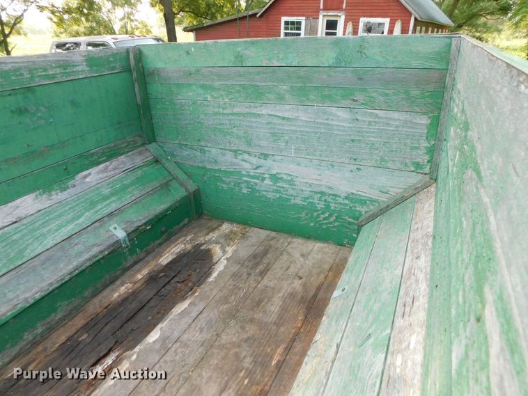 image for item HX9443 Oliver  wagon