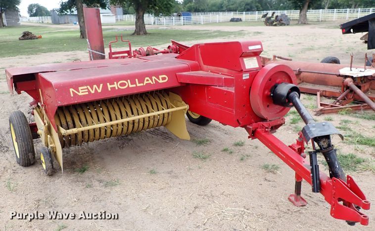image for item IB9003 1975 New Holland 273  small square baler