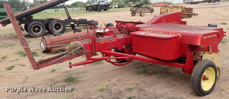 image for item IB9003 1975 New Holland 273  small square baler