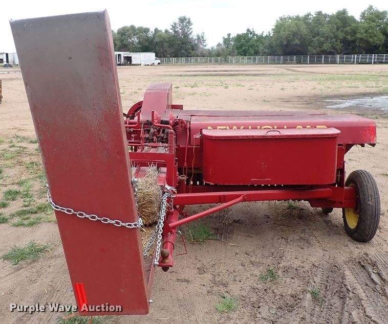 image for item IB9003 1975 New Holland 273  small square baler