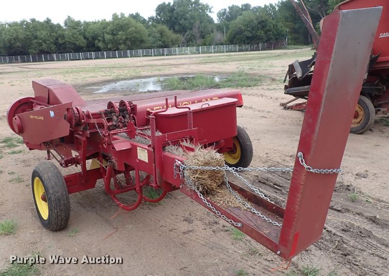 image for item IB9003 1975 New Holland 273  small square baler