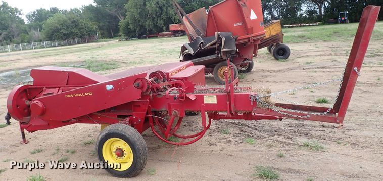 image for item IB9003 1975 New Holland 273  small square baler