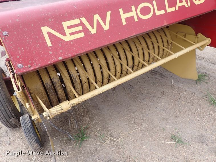image for item IB9003 1975 New Holland 273  small square baler