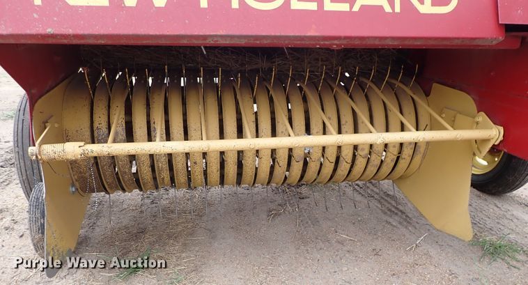 image for item IB9003 1975 New Holland 273  small square baler