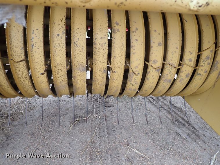 image for item IB9003 1975 New Holland 273  small square baler